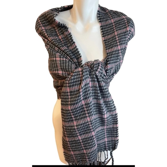 H & M Gray Pink Plaid Scarf Blanket Wrap Fringe 24" x 72" NWT - Picture 5 of 5
